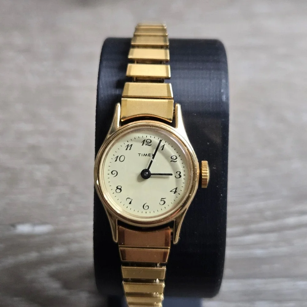 Timex Vintage Ladies Gold Tone Watch Cream Dial Arabic Numerals Expansion Band 6